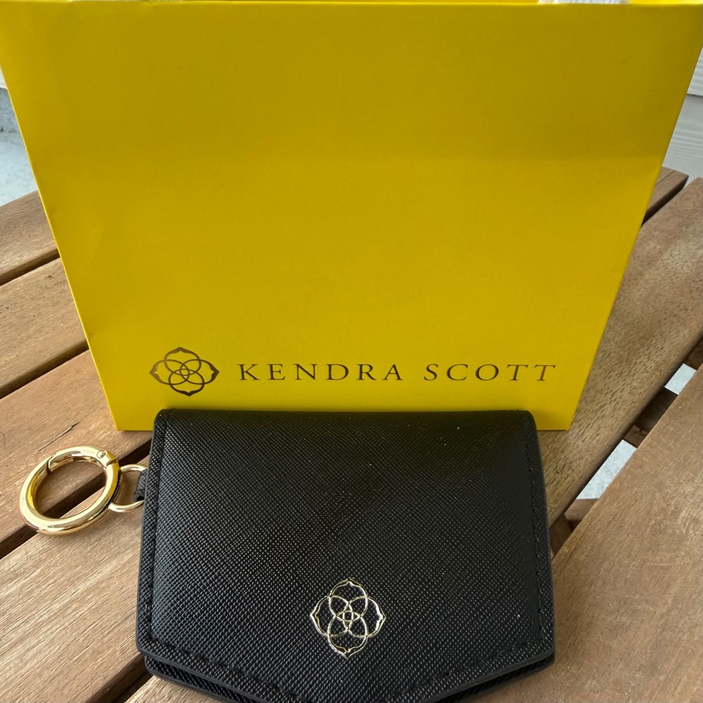 Kendra Scott Black Saffiano Card Case Keychain Wallet Gold Tone Logo